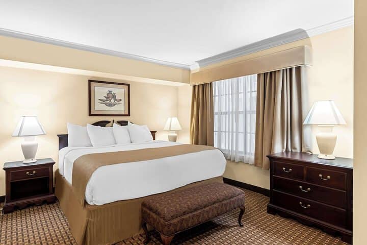Room 8 of 33