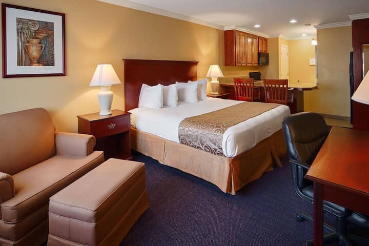 Room 4 of 33