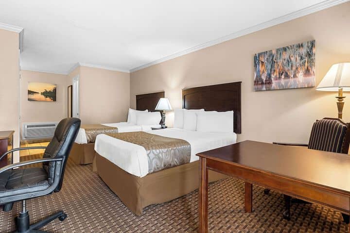 Room 10 of 33