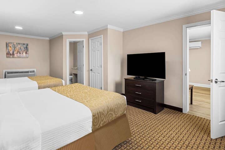 Room 13 of 33