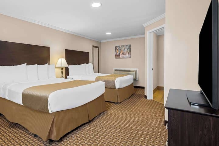 Room 15 of 33