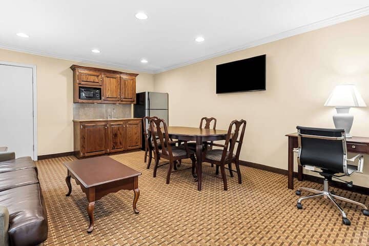 Room 14 of 33