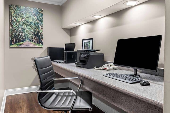 Business Center 32 of 33